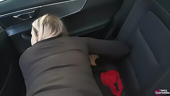 Chica Checa Gana Dinero Por Pov Siendo Puta Por Detrás En El Coche