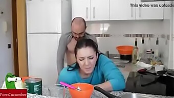 ¡una Pareja India Caliente Se Involucra En Sexo En La Cocina Con Su Esposo Maduro! ¡no Te Pierdas Esta Escena Caliente!