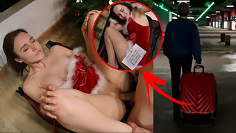 Ein Amateur-Paar Wird An Weihnachten Mit Orgasmischer Nahaufnahme Intim