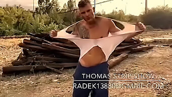 Thomas.J'S Verleidelijke Stripperformance