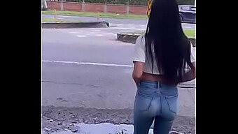 Noviça Colombiana Desfruta De Uma Penetração Inesperada Em Um Encontro De Rua