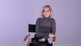 Assista Ao Show Solo Fofo De Kiernan Shipka