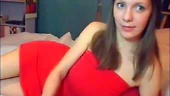 Krøniker Af En Busty Webcam Model