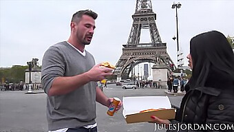 Jules Jordan Präsentiert Die Atemberaubende Latina Canela Skin Für Eine Pov-Analbegegnung In Paris.