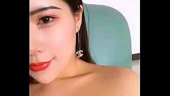 Seorang Gadis Dalam Video Porno Di Yulula.Bid