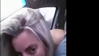 ¡rubia Amateur Da Placer Oral En El Coche!