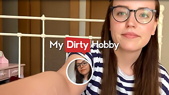 Leni_lizz Menikmati Keseronokan Solo, Mempamerkan Kecantikan Semulajadi - Mydirtyhobby