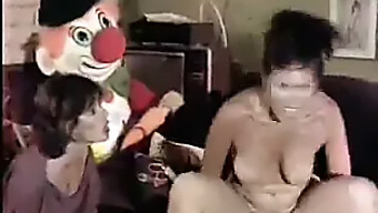 Trío Vintage Con Tetas Naturales Y Juego Anal