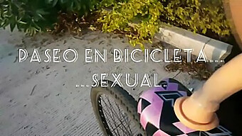 Divoká Jízda Manželky Na Sexuálním Kole S Velkými Prsy