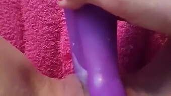 Gadis Eropah Menikmati Rangsangan Vibrator