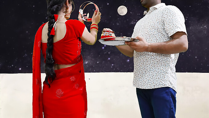 Hindi Tiener'S Eerste Karva Chauth-Viering Houdt In Dat Ze Buiten Wordt Gepijpt