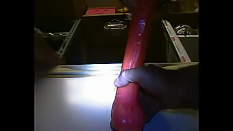 Oplev Intens Nydelse Med Denne Deepthroat Dildo