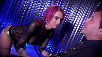 Anna Bell Peaks Giver En Hardcore Striptease Og Blowjob