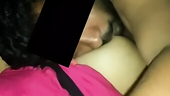 Payudara Besar Semulajadi Rani Menerima Perhatian Sensual