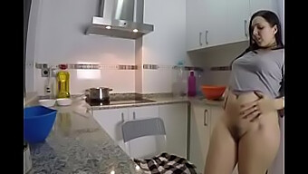 Jesús Sánchez Y Pamela Sánchez En Un Encuentro Caliente En La Cocina