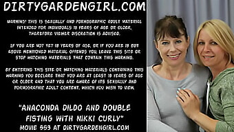 Nikki Curly'S Extreme Genot Met Donna Flower'S Anaconda Dildo En Dubbele Fisten