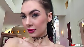 La Actuación En Solitario Caliente De Marley Brinx Centrada En El Placer Anal