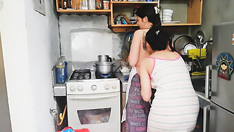 Pasangan Amatir Menikmati Seks Dapur Dan Pantat Besar