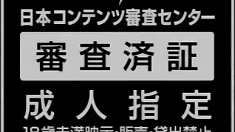 Kokone Mizutani和karin Aizawa在女仆主题的成人视频中