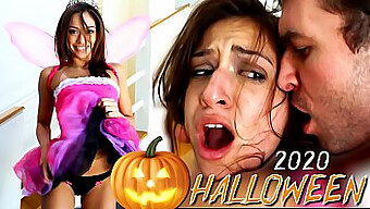 Sara Luvv Og James Deen'S Halloween Sex Eventyr Med Ansigt Fucking Og Blowjob