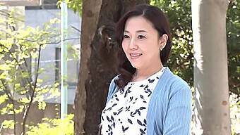 亚洲妻子kazumi Nakagishi的亲密之旅,女性射精