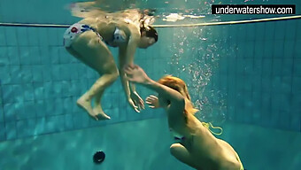 Andrea E Monica, Due Ragazze Giovani E Arrapate, Si Impegnano In Un Incontro Bollente In Piscina.